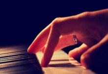 费内巴切土杯遭争议判罚 穆里尼奥怒捏对方教练鼻子.